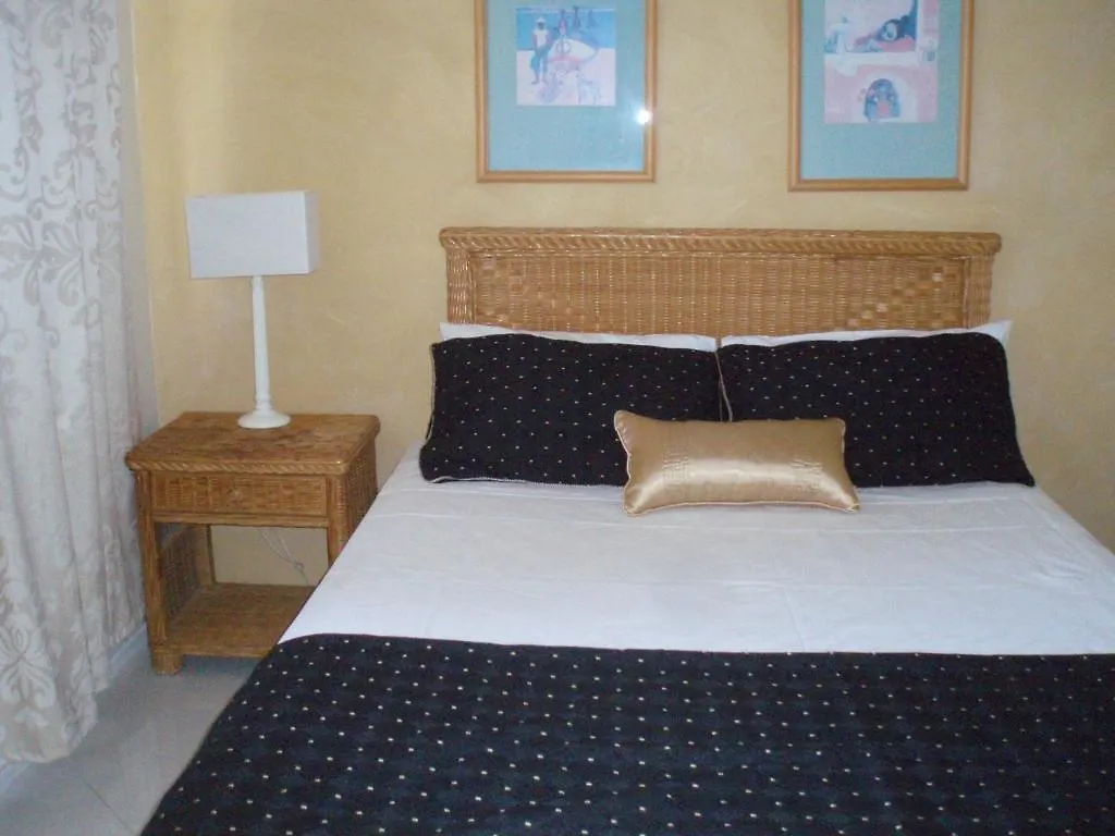 Coolamon Holiday Apartments Gold Coast 3*,  Australia