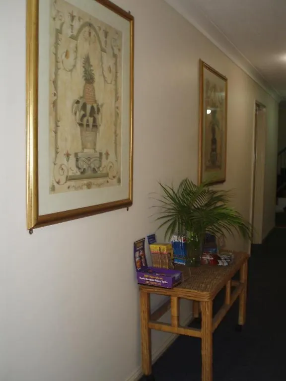 Coolamon Holiday Apartments Gold Coast 3*,  Australia